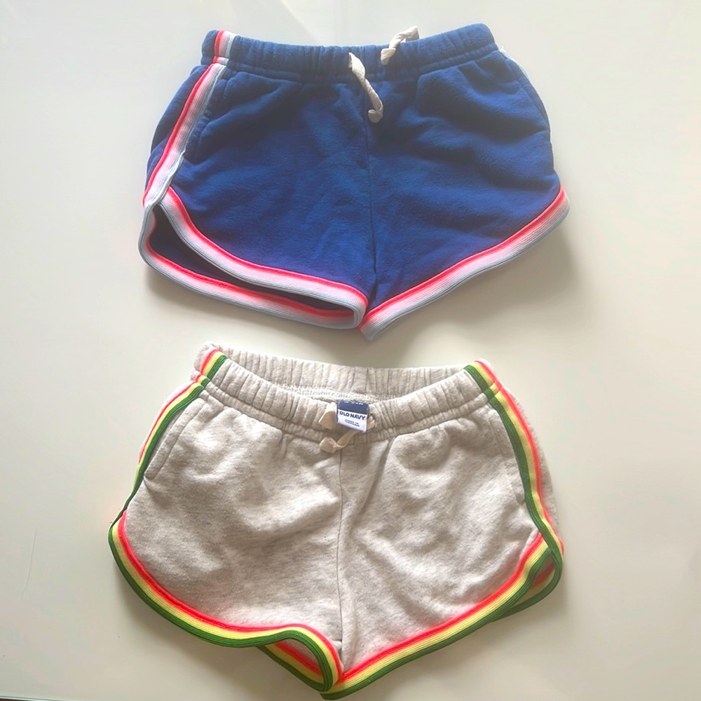 Old Navy shorts 18-24 months 
Set of two